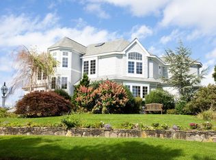 157 Monomoscoy Rd, Mashpee, MA 02649