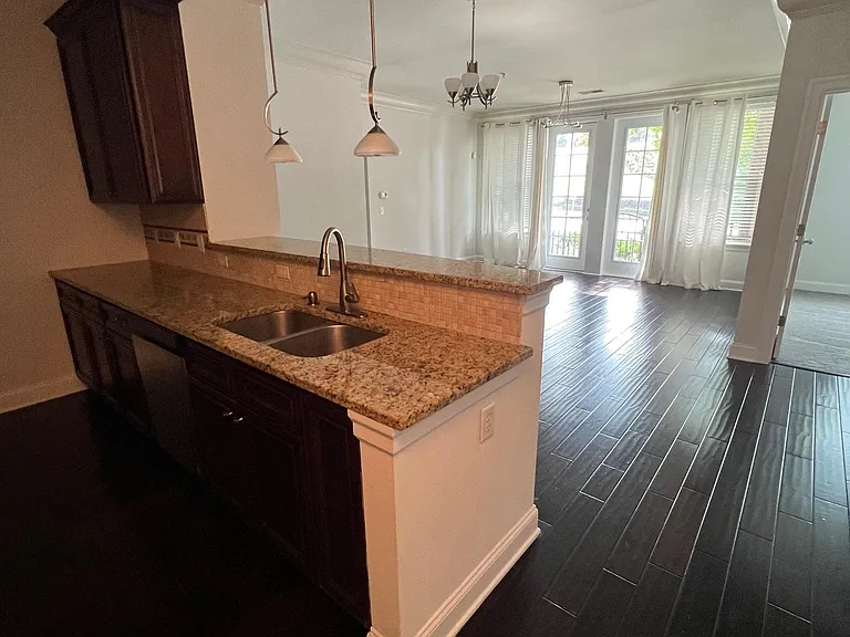 900 Abernathy Rd NE — Photo 6