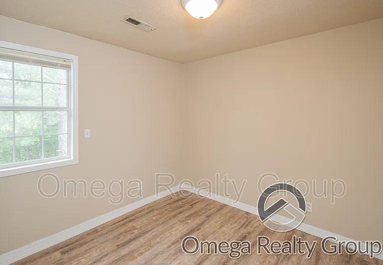 The Cove Apartments — Photo 37