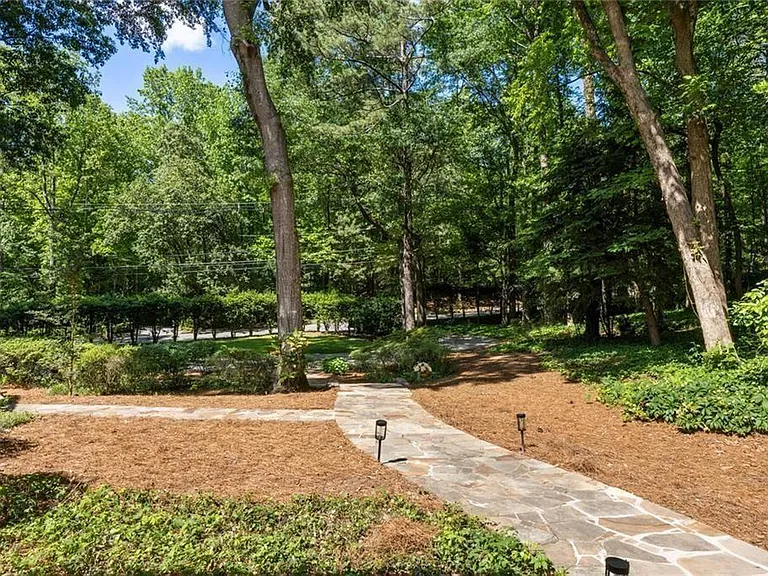 1260 Heards Ferry Rd — Photo 6