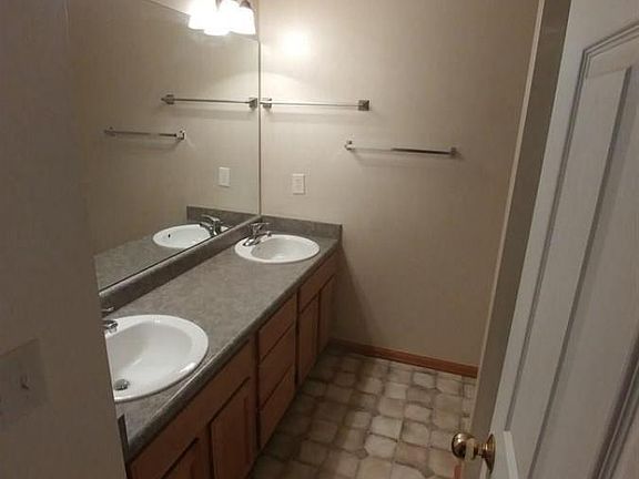 3rd image of 1735 N 175th Ct