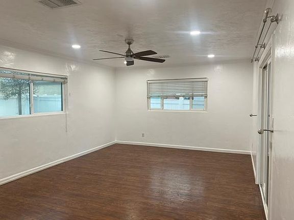 3rd image of 567 E Washington Ave