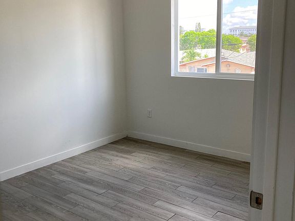 4th image of 2070 E 6th Ave #Qmmw4j32t