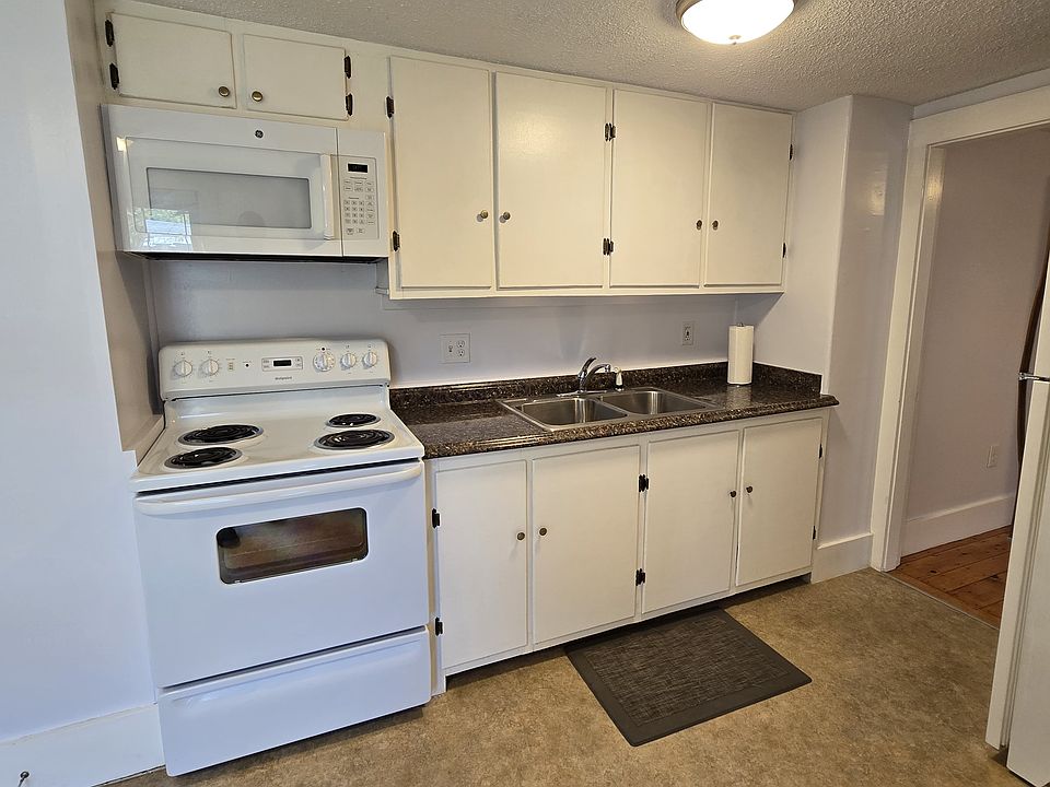 1st image of 257 Roxbury St #3