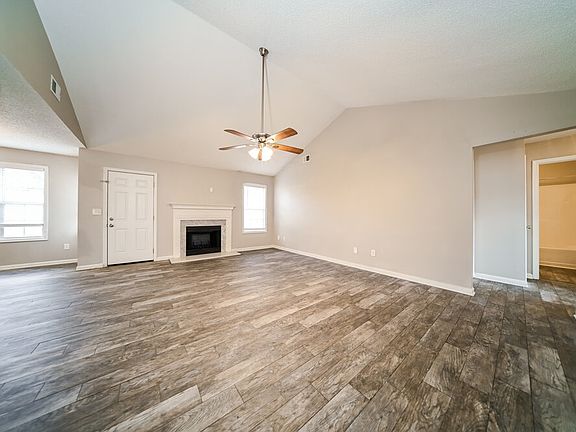 4th image of 303 Vineyard Ridge Ln