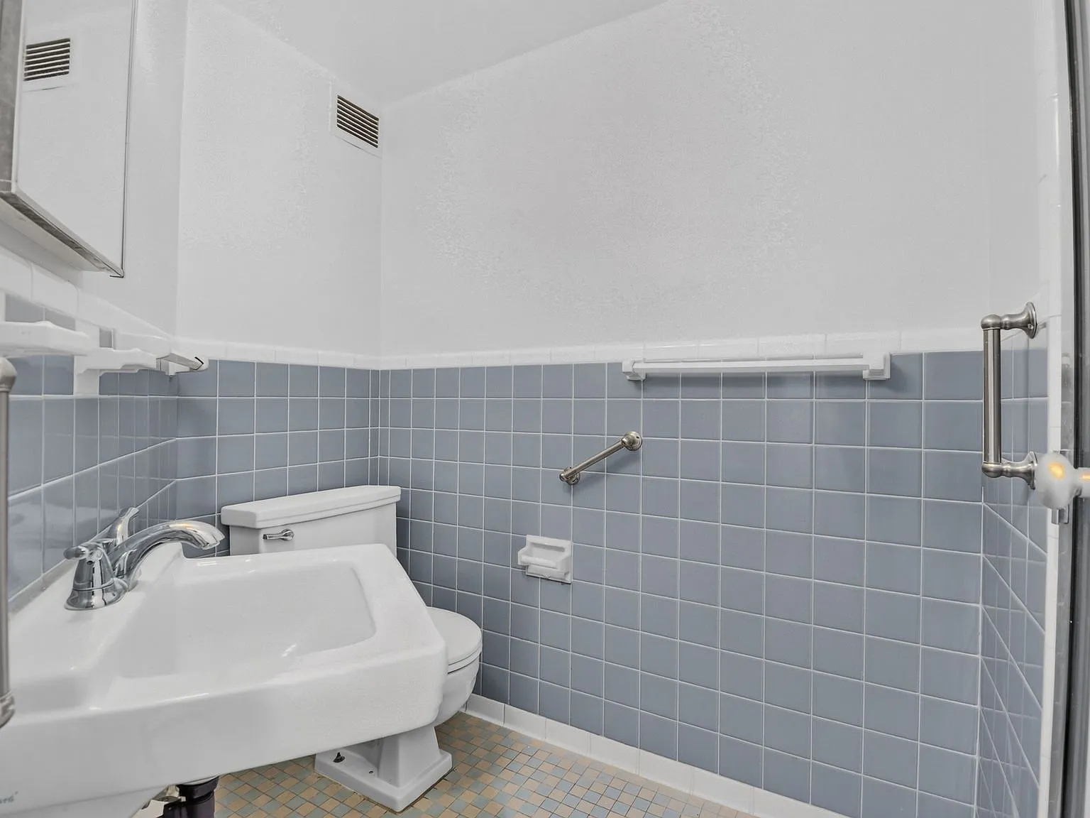 2 bed, 1025 sqft, $2,675 — Photo 4