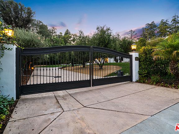 2nd image of 4637 El Caballero Dr