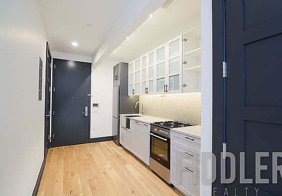 3rd image of 10 Montieth St #G49