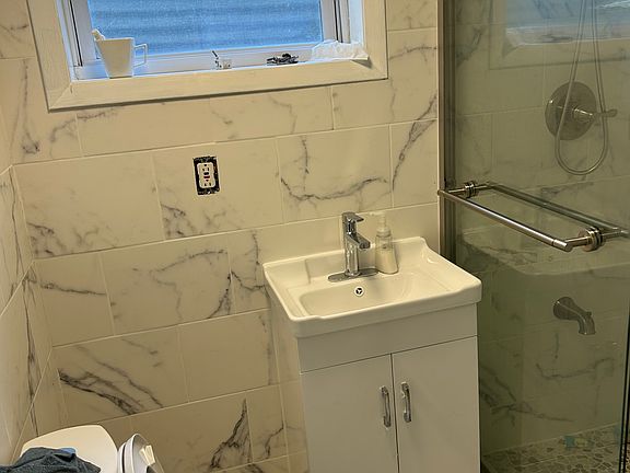 2nd image of 2057 Ellery Ave Floor 1
