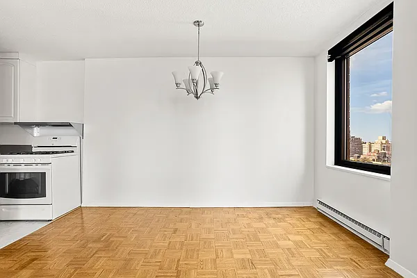 Rented by Manhattan Realty Group | media 14