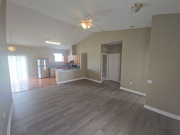 3rd image of 1428 Bluff Loop