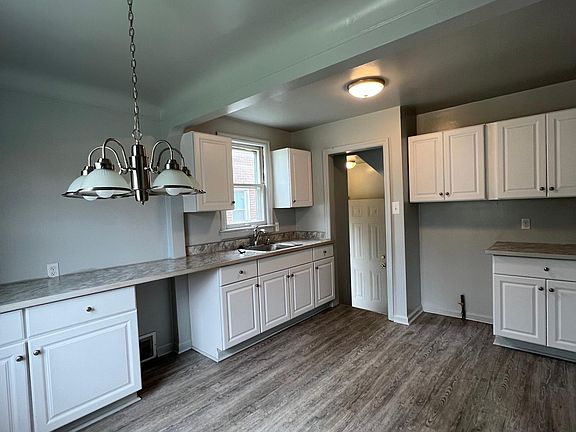 4th image of 20276 Roscommon St