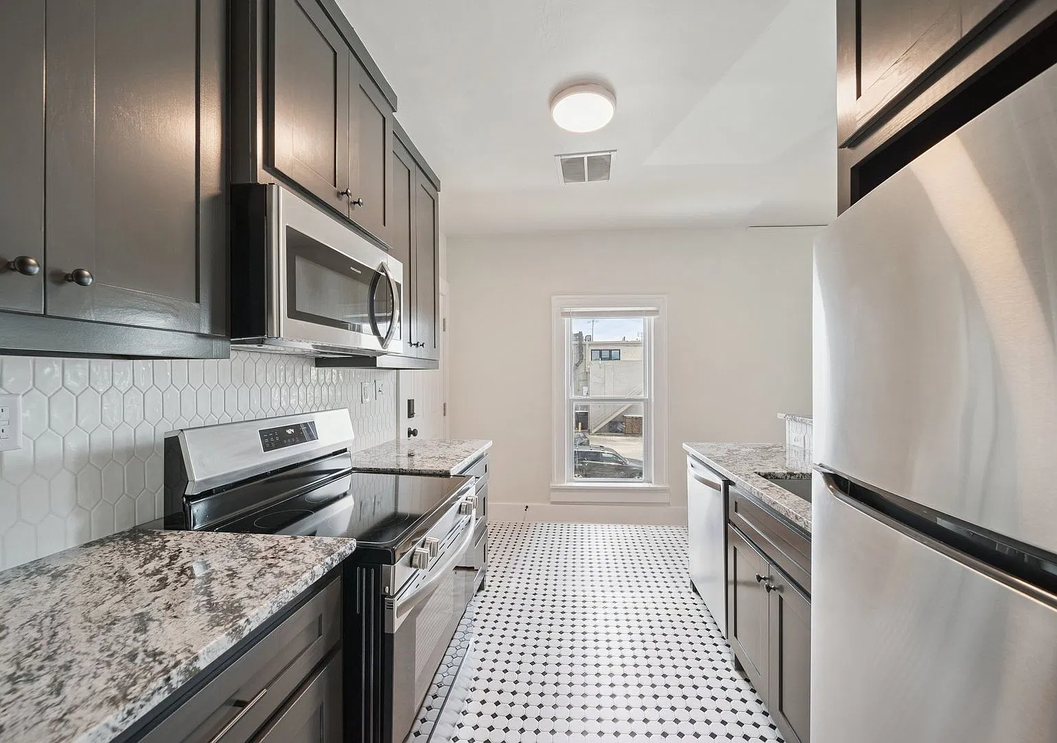 Air B&B 1435 1/2 S Peoria Avenue UP TOWN — Photo 1