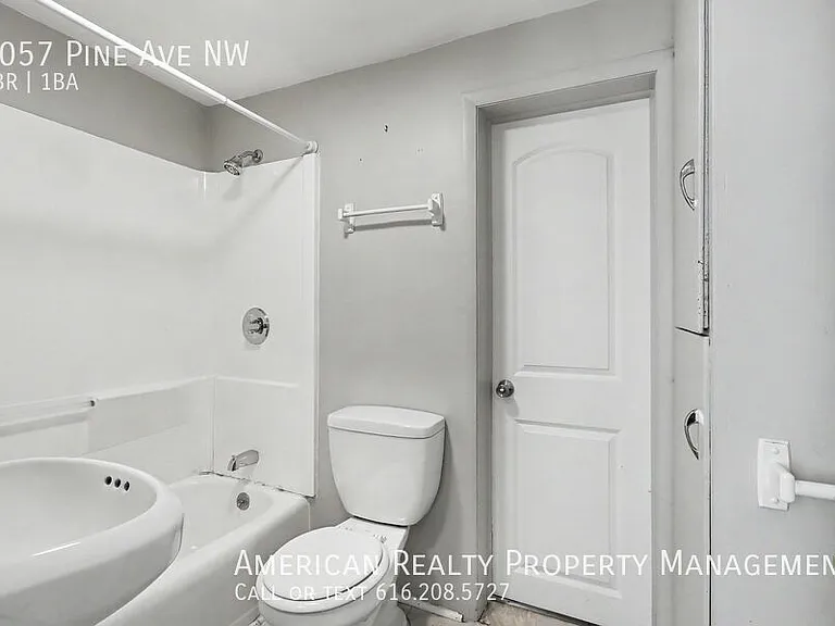 1057 Pine Ave NW — Photo 11