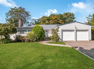 52 Voorhis Dr, Old Bethpage, NY 11804