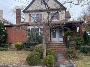 231 Allen St, Lawrence, NY 11559