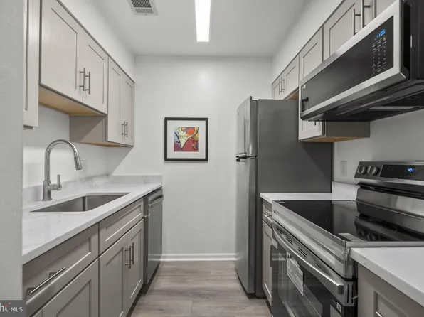 10805 Hampton Mill Ter APT 220, Rockville, MD 20852