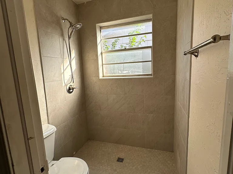519 Robin Hill Rd — Photo 8