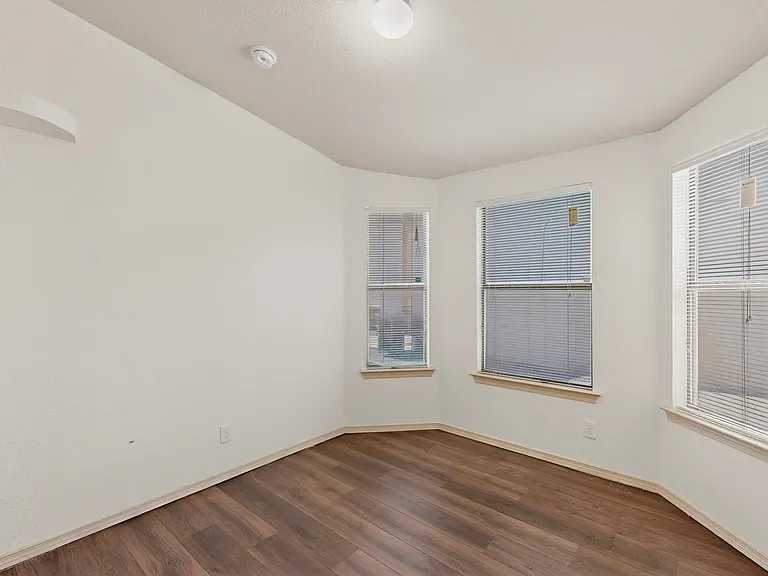 2304 Honey Dew St — Photo 27