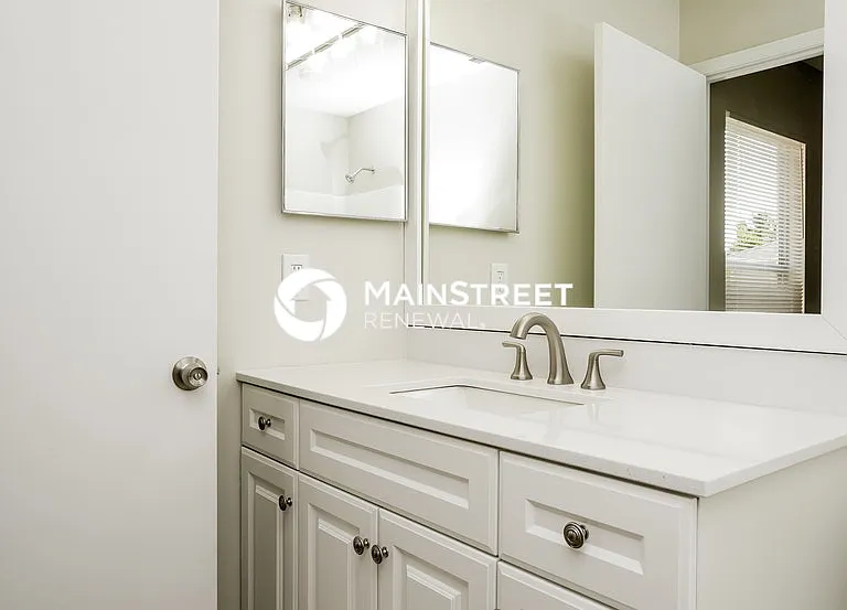 1722 Elmhurst Cir S #E — Photo 10