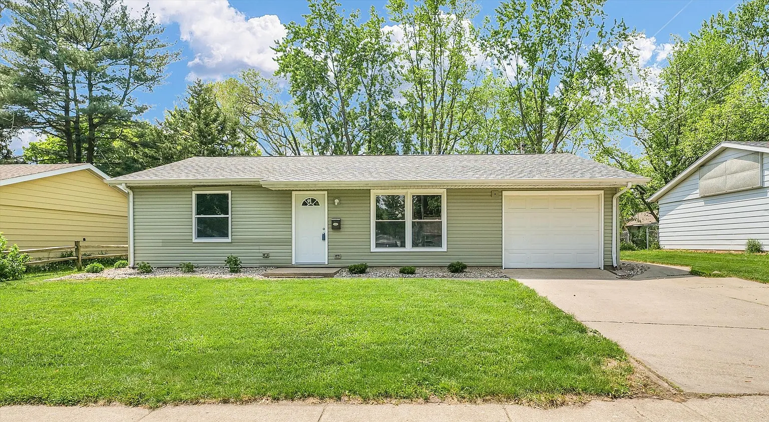 1501 Lincolnwood Dr photo 1