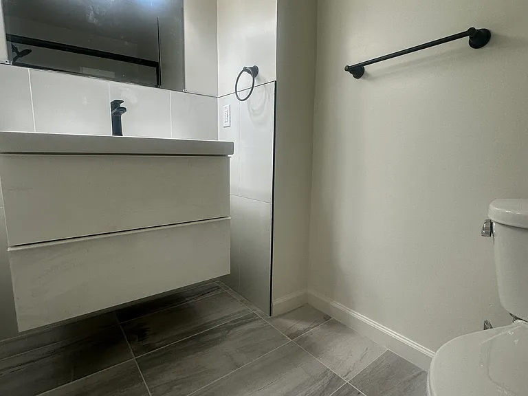 Gramercy Apartments — Photo 30