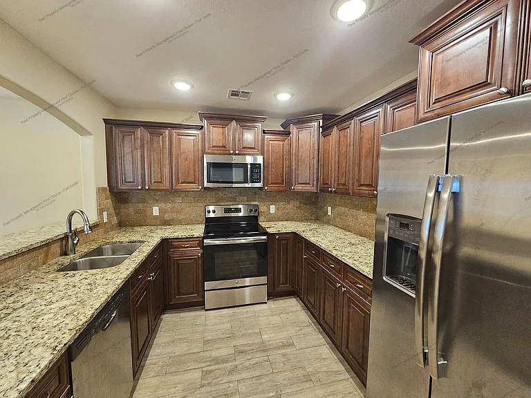 6615 Leightyn Ln — Photo 5