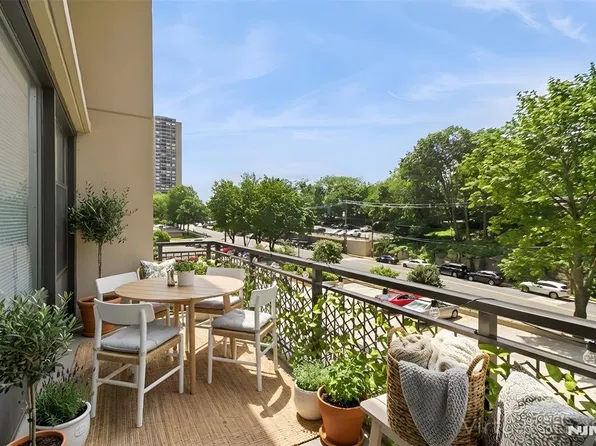 4 Horizon Rd APT 416, Fort Lee, NJ 07024
