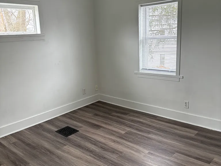 322 W Washington St — Photo 14
