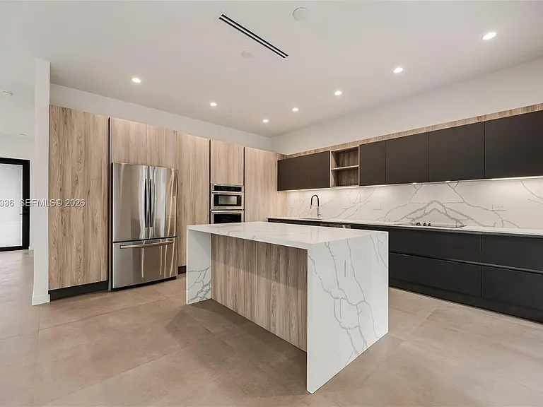 3370 Thomas Ave — Photo 10