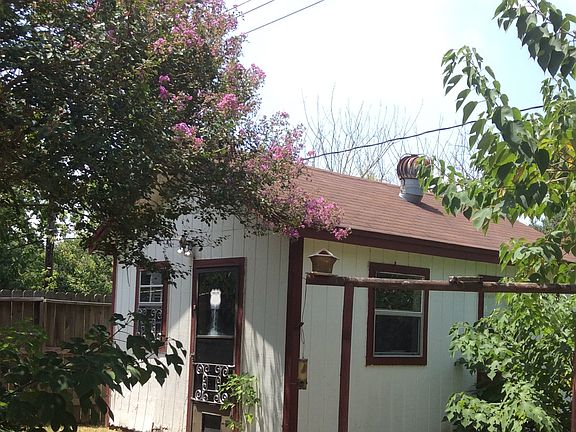 3rd image of 605 Arbor Dr