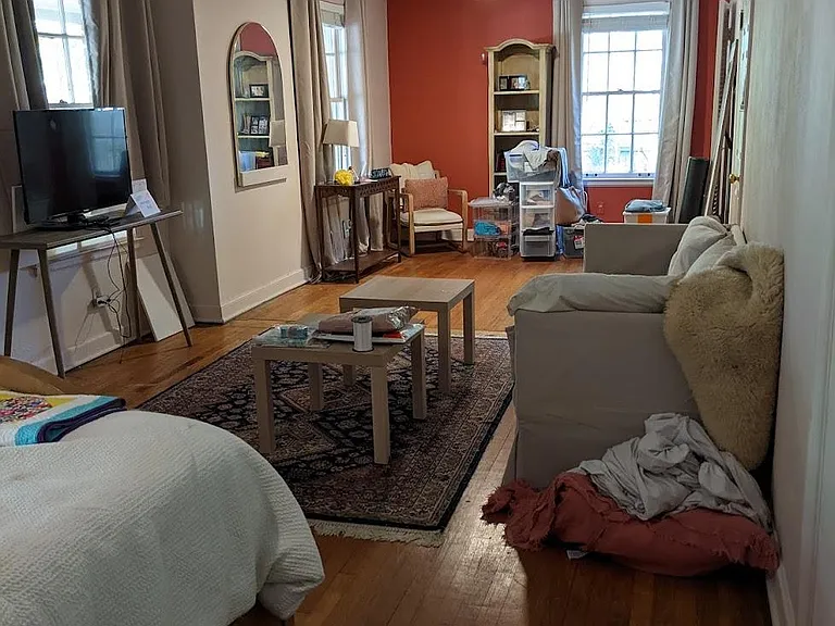 Downstairs Front Bedroom w Separate Entrance 18x24