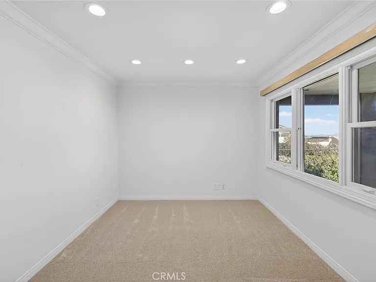 32201 Sea Island Dr — Photo 16