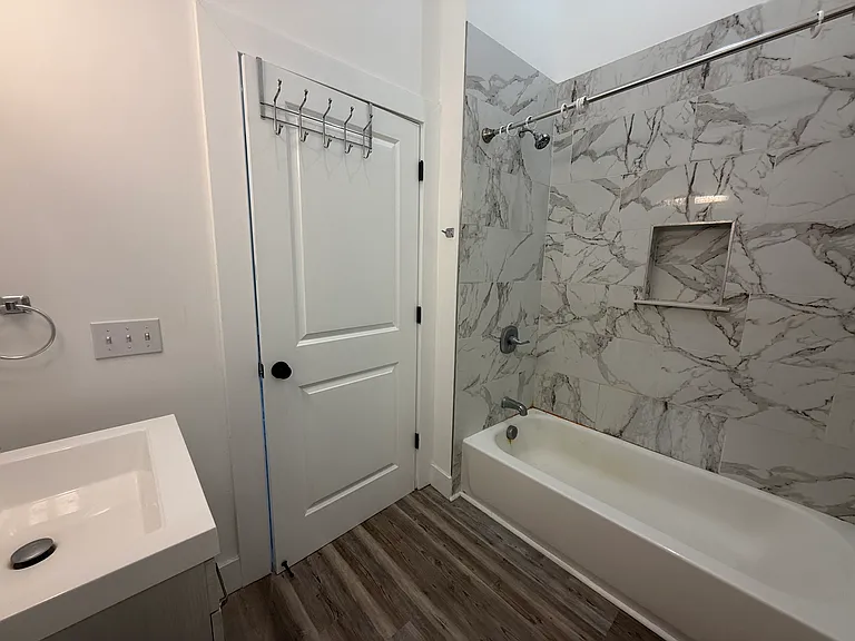 128 Monroe St — Photo 11