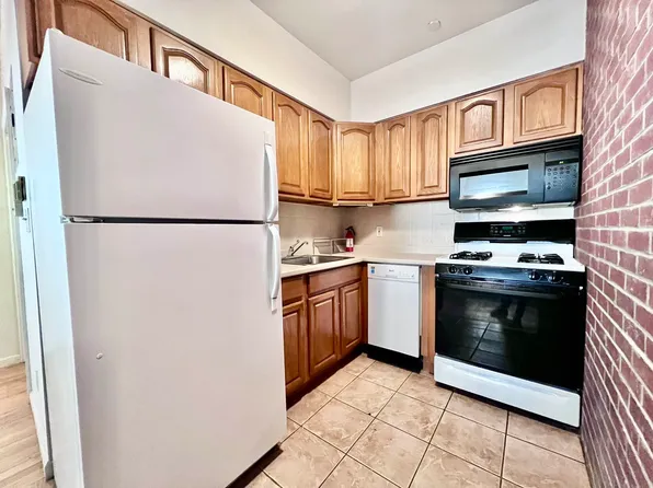 260 Devoe Street image 2 of 7