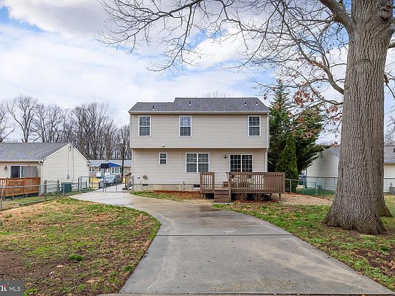 3rd image of 721 Woodland Ave