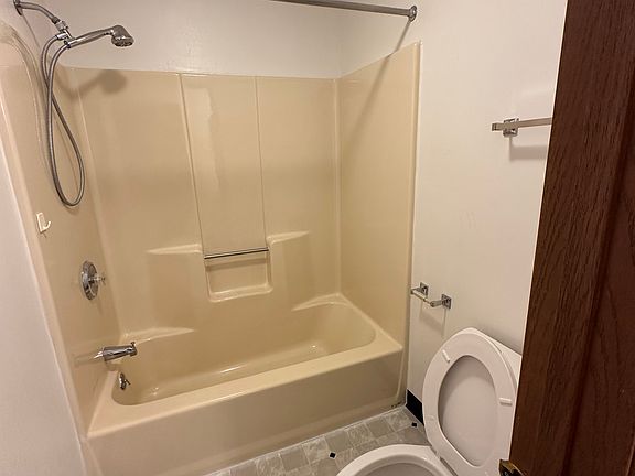 4th image of 405 E Paradise Dr #7