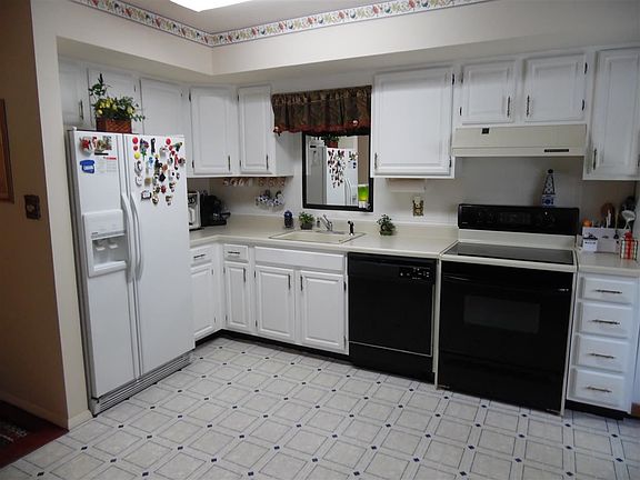 4th image of 17 Kenny Ln #E-8