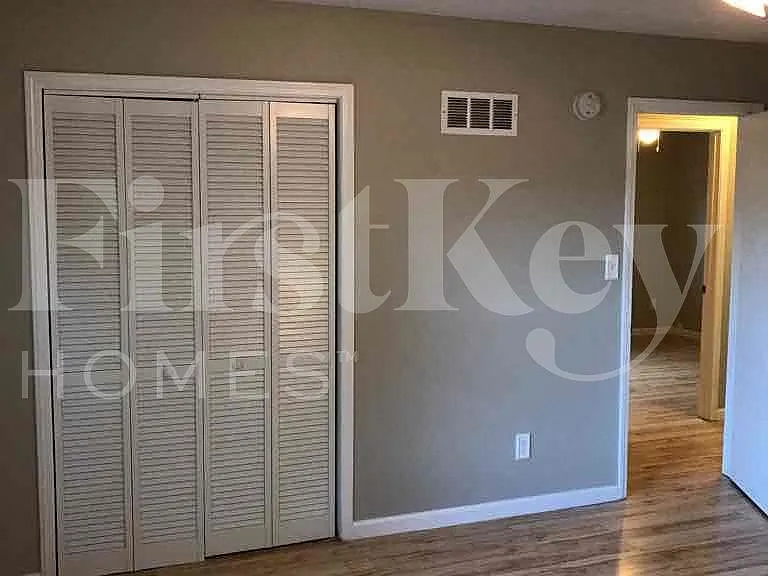 2700 NW 4th St — Photo 15