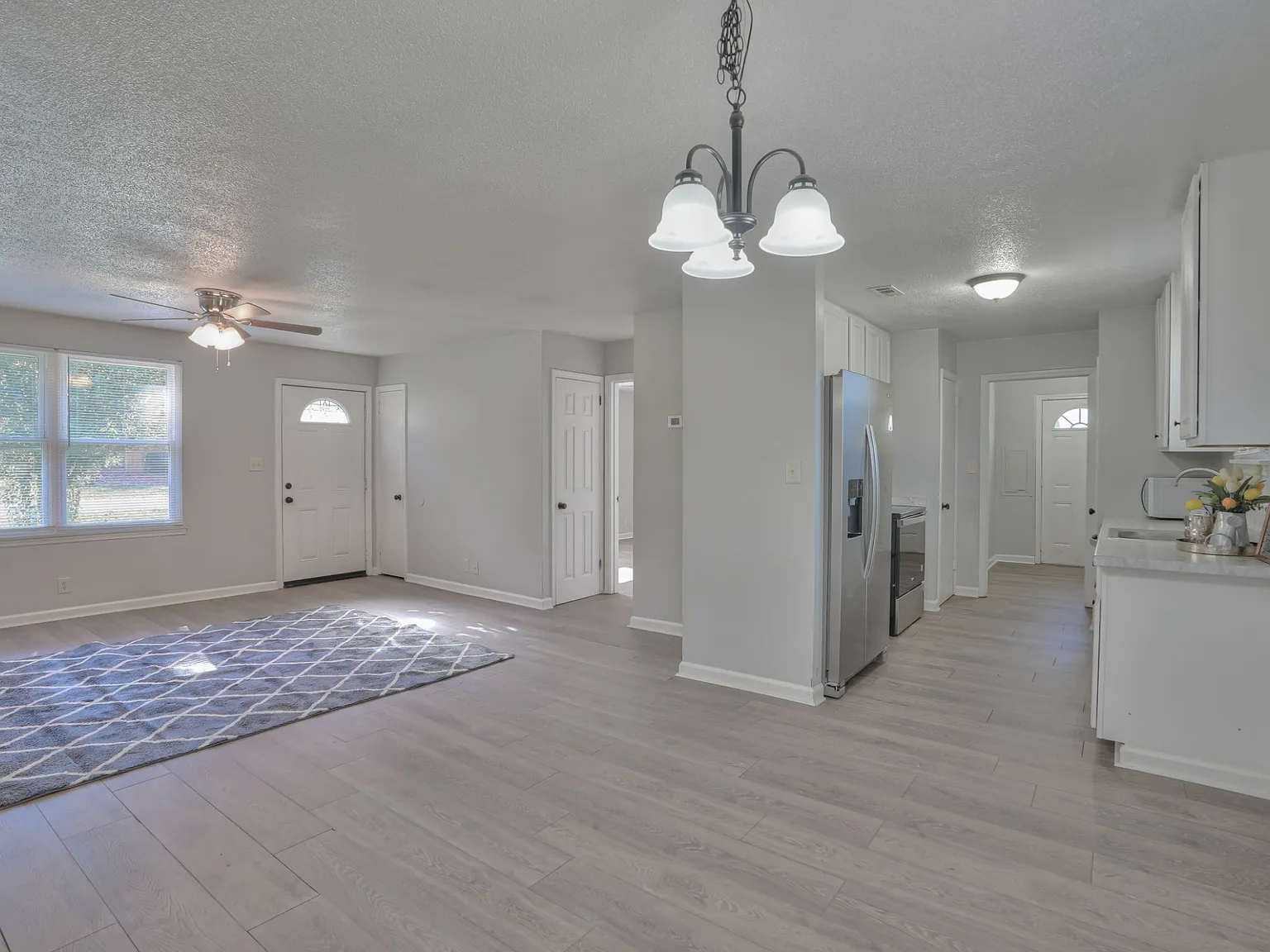 3 bed, 2.0 bath, 1275 sqft, $1,500 — Photo 3