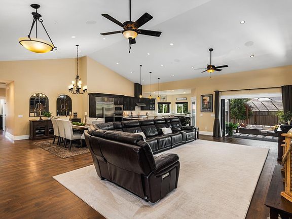4th image of 3849 Willowview Court