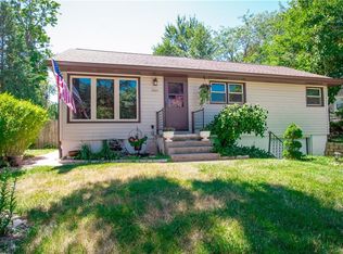 7004 Roseland Dr, Urbandale, IA 50322
