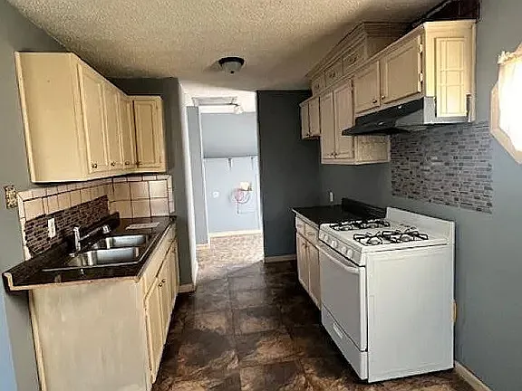 813 S Gum St — Photo 6