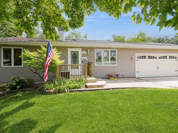 295 S Walnut St, South Elgin, IL 60177
