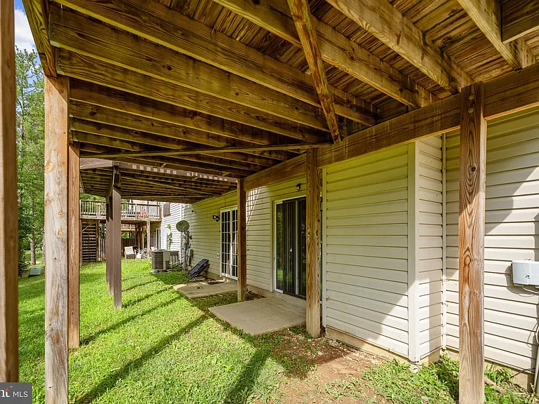 8819 Hardesty Dr — Photo 33