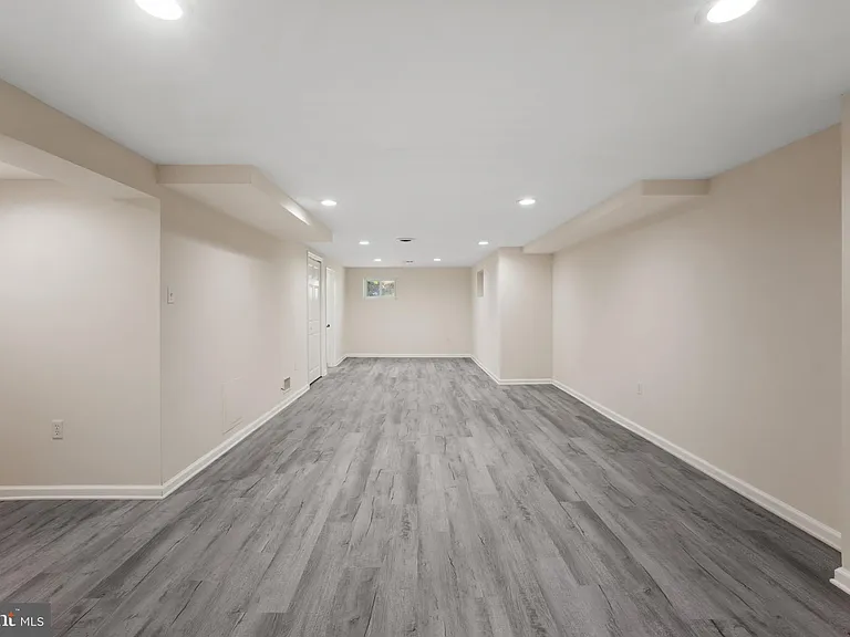 121 Whitmoor Ter — Photo 18