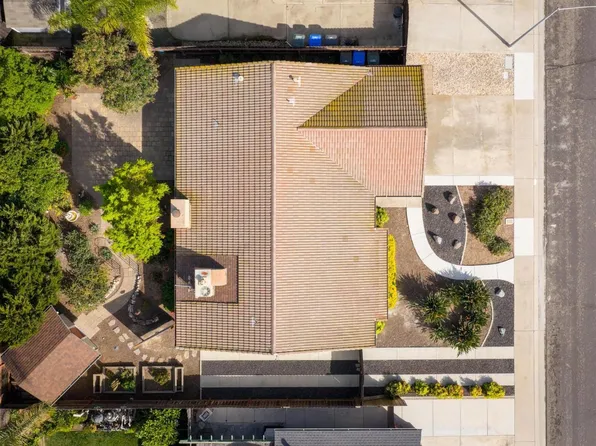 1859 Elmwood Ln, Manteca, CA 95336