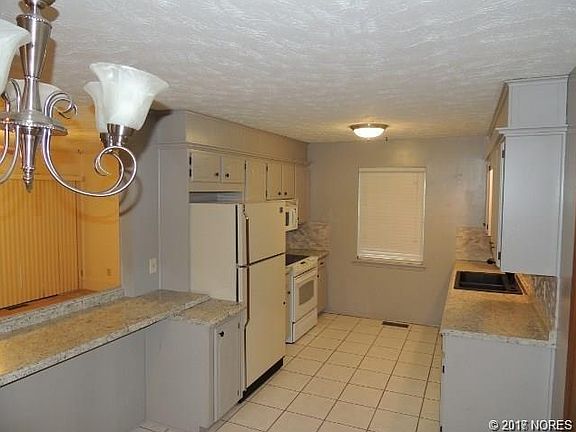 4th image of 1013 Colonial Dr
