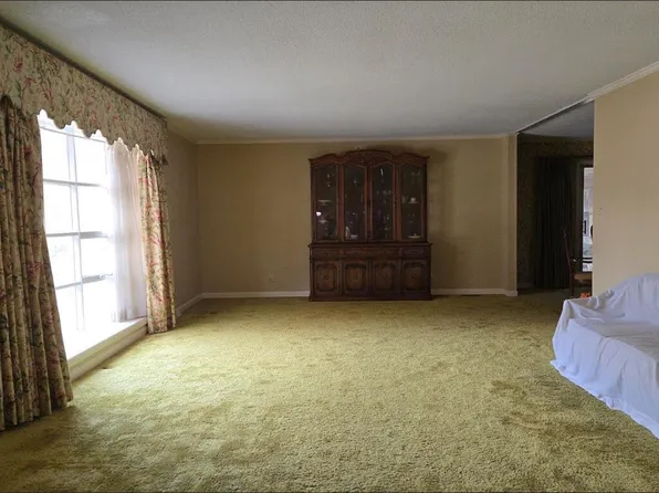 12 Cedar Dr, Smithfield, NC 27577