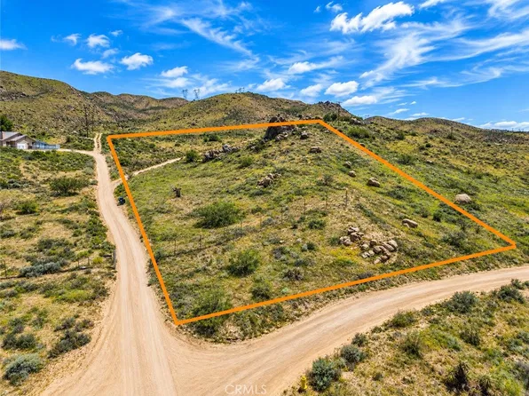 46 W Loma Vista Rd, Apple Valley, CA 92307